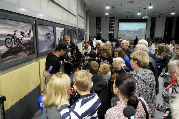  XIX Festiwal Otwarte Ogrody Milanowek,  Portret jedwabiem malowany