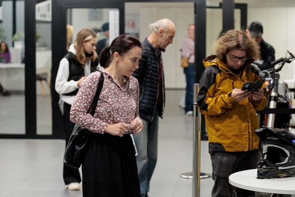  XIX Festiwal Otwarte Ogrody Milanowek,  Portret jedwabiem malowany